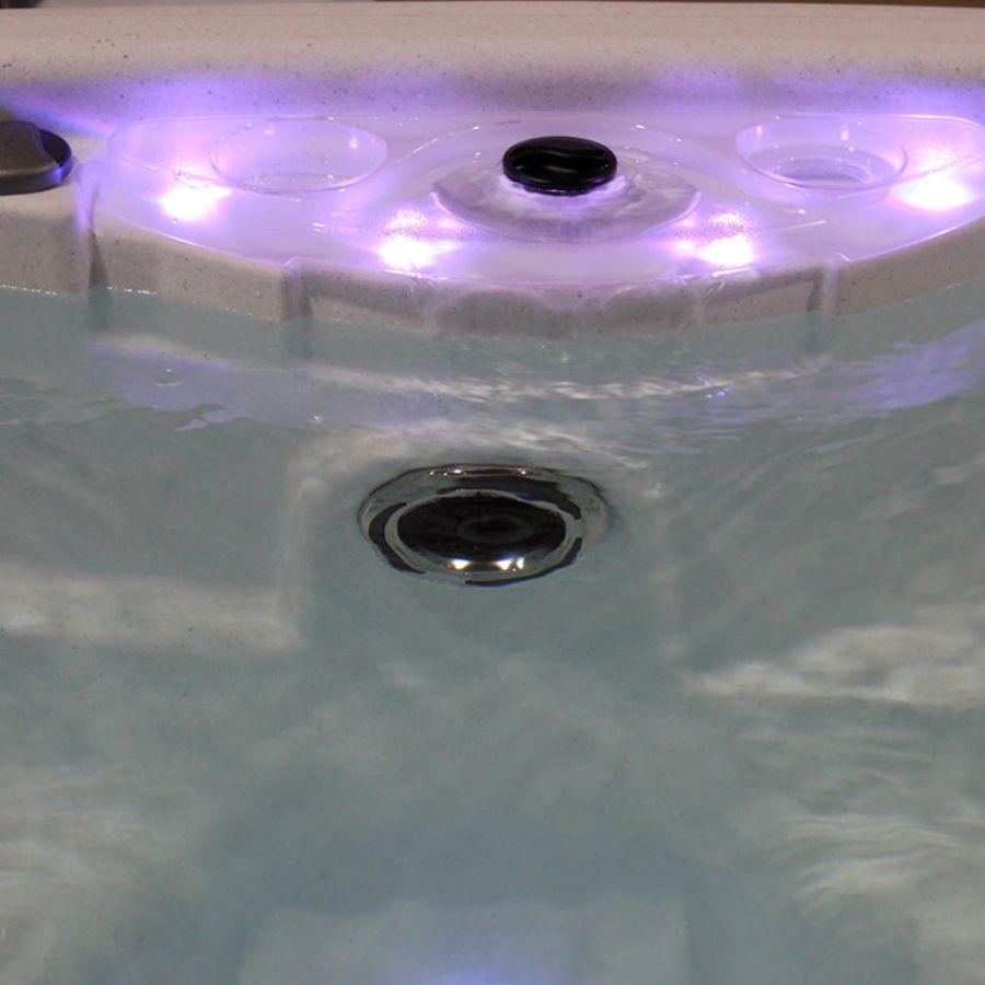 Innovaspa Blizzard 240V Hot Tub (Frost/Black)